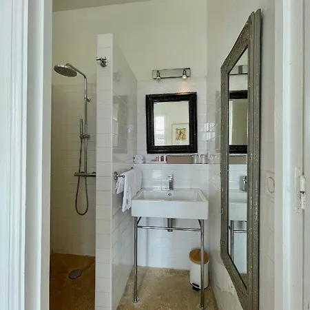 Maison De Mon Père Bed & Breakfast 4*