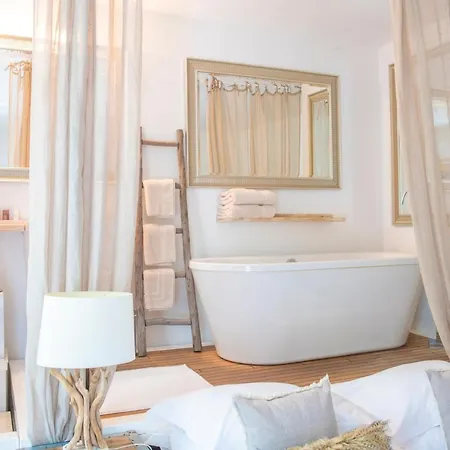 Maison De Mon Père Bed & Breakfast 4*