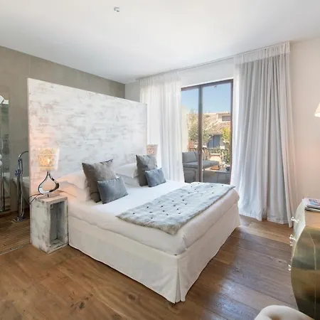Maison De Mon Pere Bed & Breakfast 2*